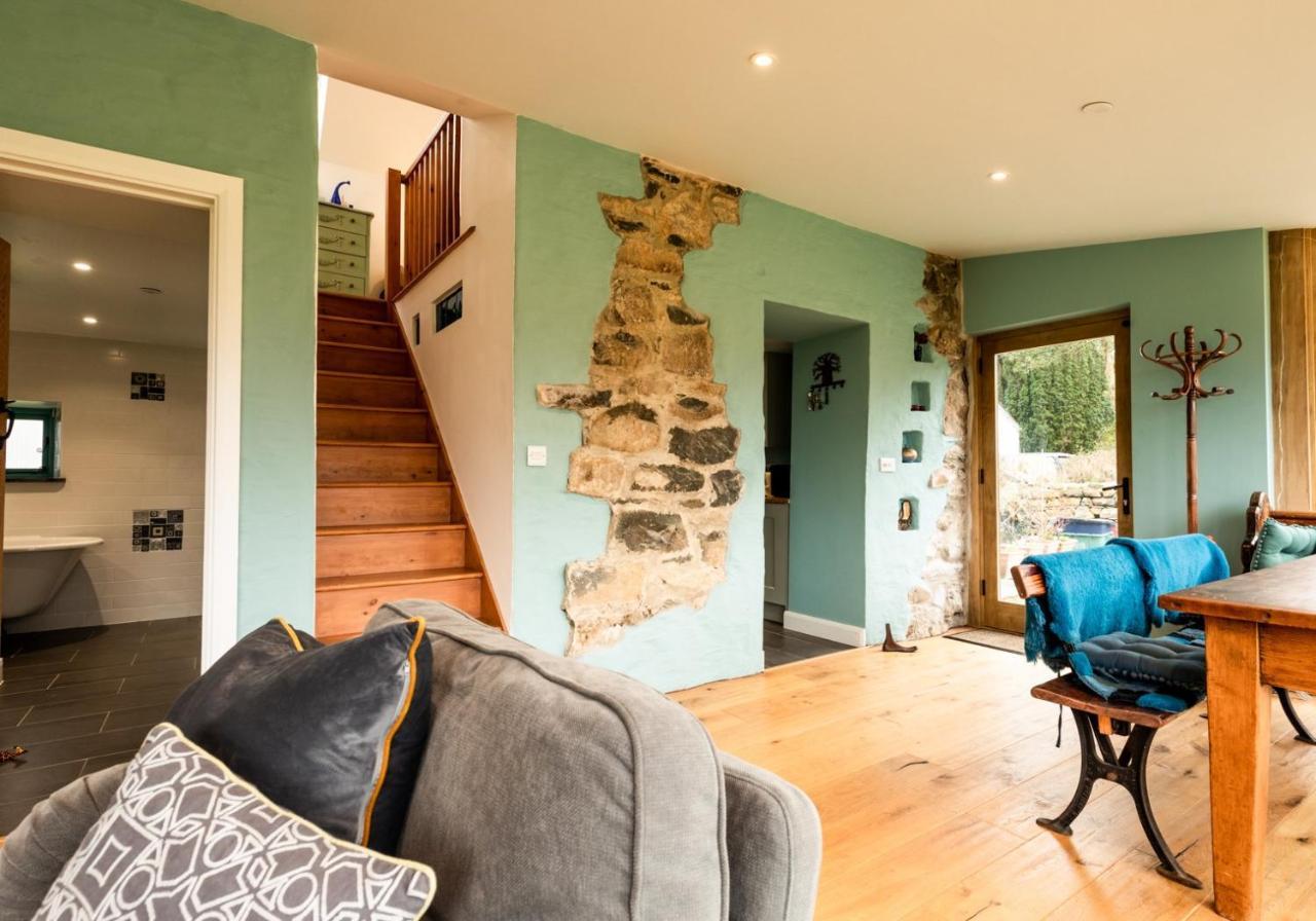 Penrhiw - A Country Cottage With Mountain Views Newport  Exterior photo