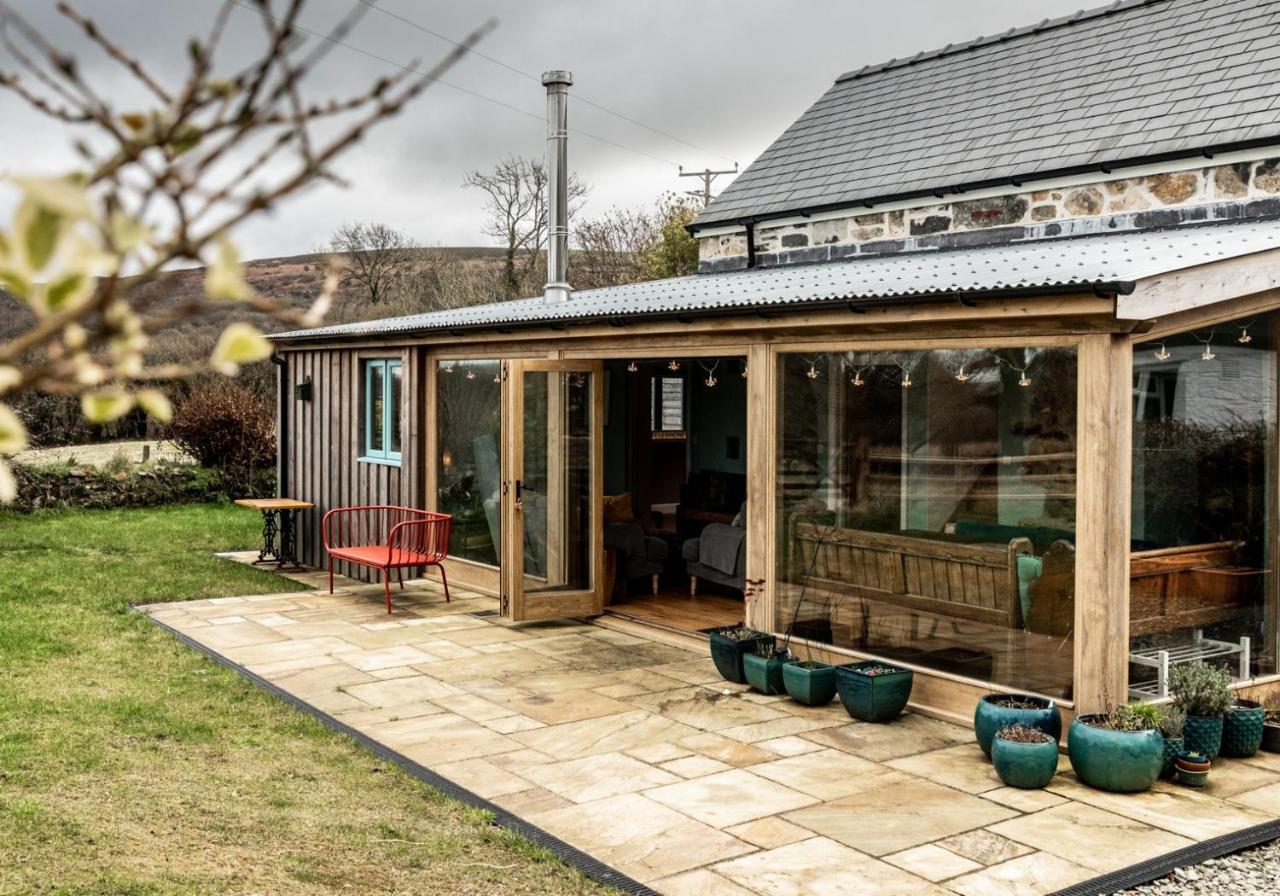 Penrhiw - A Country Cottage With Mountain Views Newport  Exterior photo