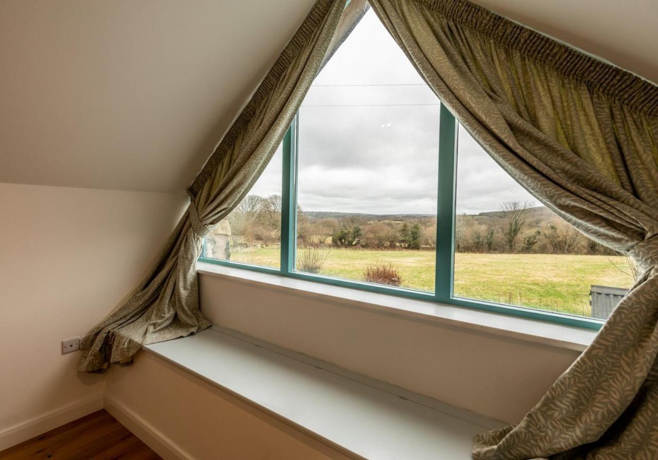 Penrhiw - A Country Cottage With Mountain Views Newport  Exterior photo