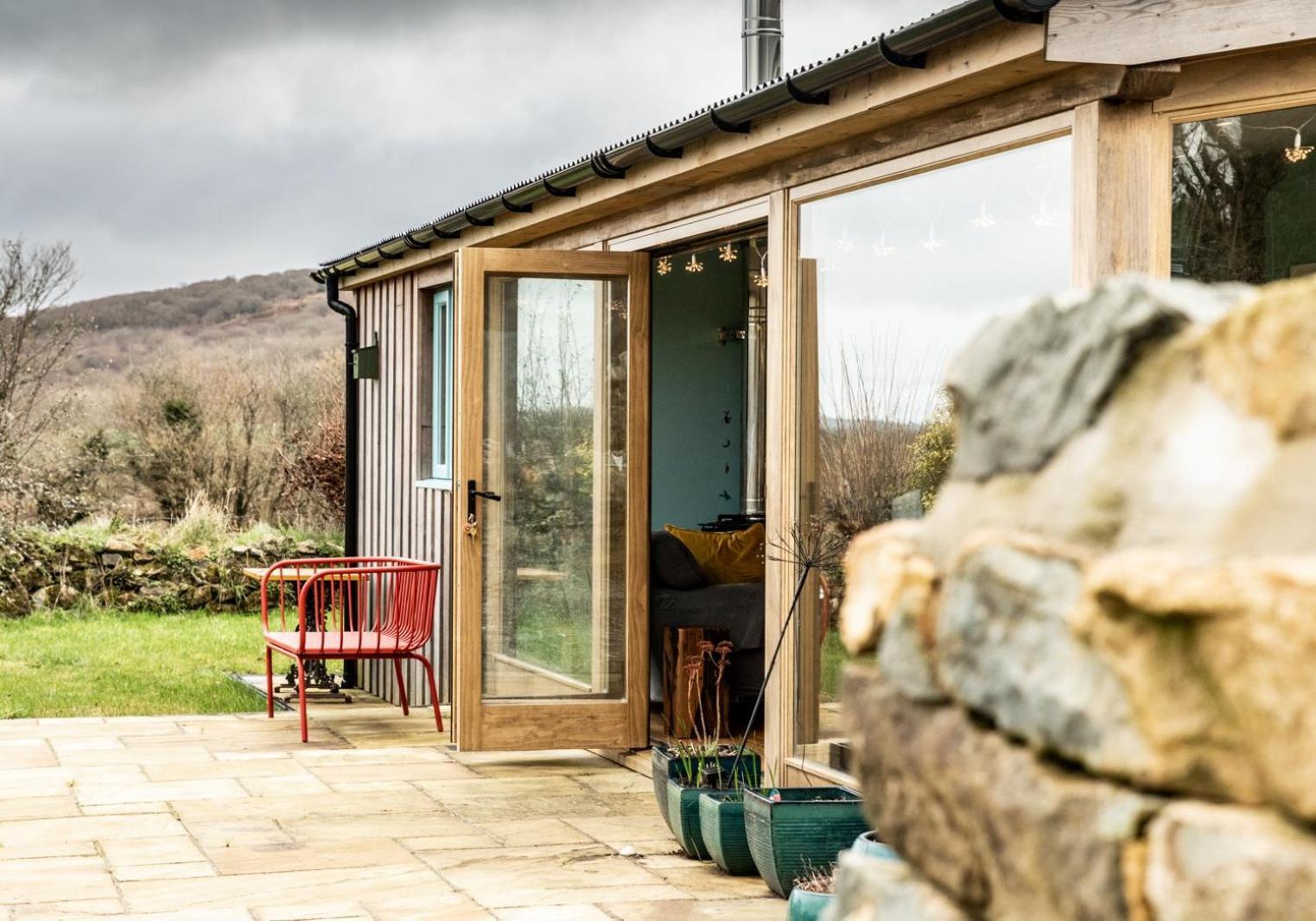 Penrhiw - A Country Cottage With Mountain Views Newport  Exterior photo